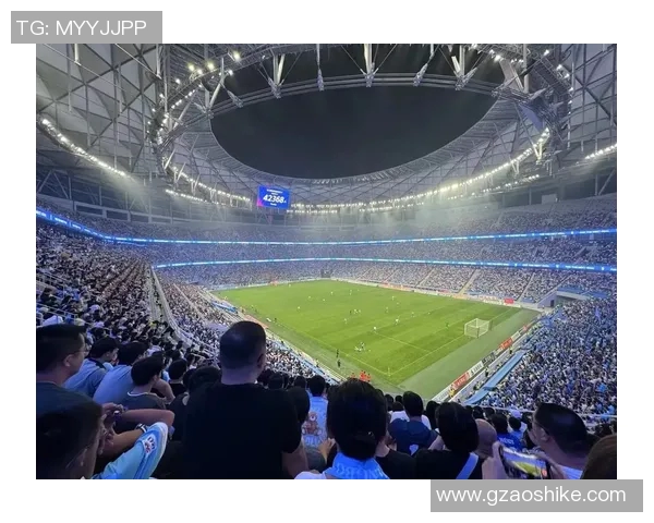 足球巨星私下聚会豪饮展现球场外真实一面引发热议